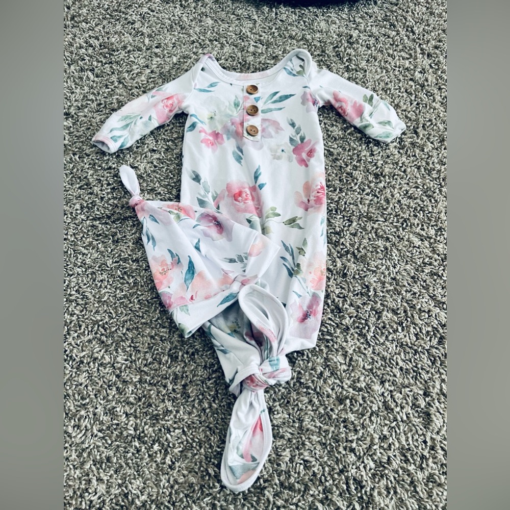 Caden Lane Knotted Gown with hat